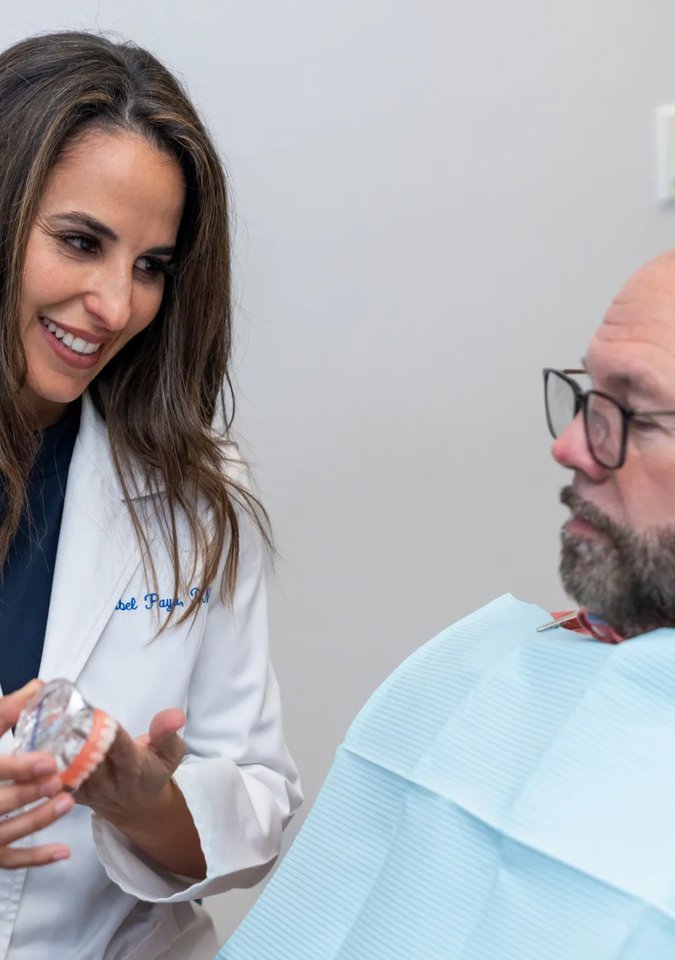 Dr. Anabel Paya explaining a treatment to a patient